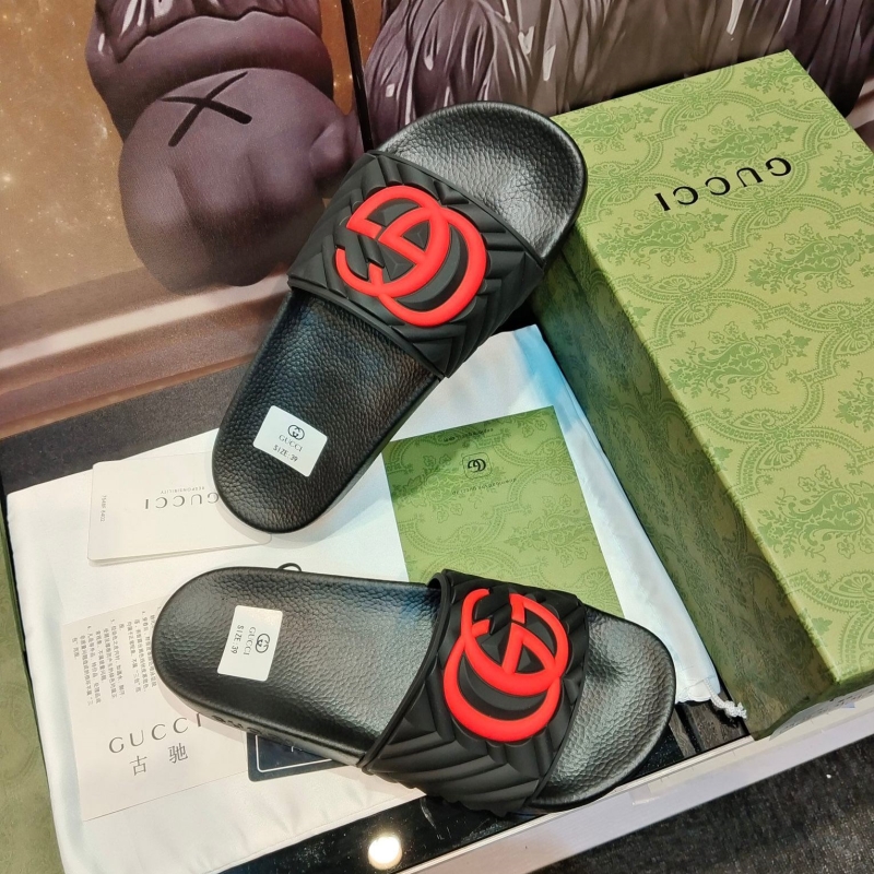 G*u*i slippers